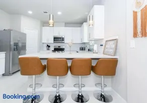 3BR Townhouse Near Lake Conroe, Nurse & Corp Extended Stays Welcome! - Image 1
