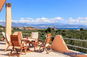 GrandVillle Cottage Escape with Breathtaking Views - Image 4