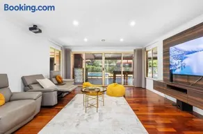 Hearth & Home A Sepal Stay - Image 2