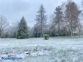 Spacieuse maison dans un parc privée - Image 3