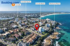 South Cronulla Ocean View Beach House Sleeps 8 - Image 2