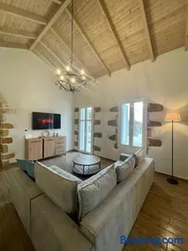 Villa Eftychia Serene Getaway with Hot Tub in a Quiet Location - Image 2