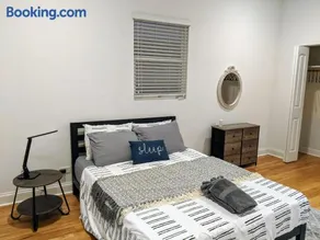 Cosy room near medical district with private balcony - Image 1