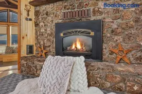 Scenic Mtn Retreat w Hot Tub & Mountain Views - Image 3
