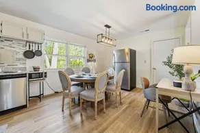 Modern Farmhouse w King Bed Near Shopping - Image 3