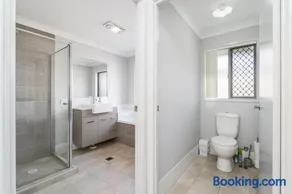 Ideal for Tradies and Nurses by Custom Bnb Hosting - Image 5