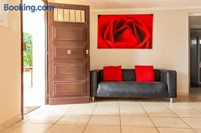 Vol - au - Vent - Cheerful 5-bedroom villa with pool - Image 1