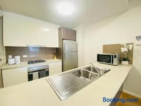 Parramatta Adorable 3Br Apt ParkingBusShopping - Image 2