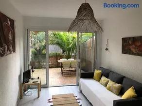 **** Beau T2 de 40 m2, jardin de 70m2, au calme, à 50 mètres de la plage - Image 1