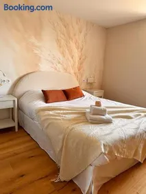 Villa des Vignes Sleeps 12 avec Jacuzzi - Image 3