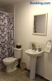 Habitación con baño privado independiente - Image 3
