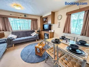 6 Berth Caravan For Hire In Essex, Seawick Holiday Park Ref 27016R - Image 2