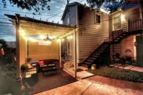 UT Moody Center Pecan Tree House - Downtown - Free Parking & WiFi - Image 3