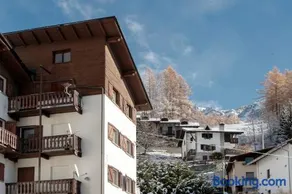 HelloChalet - Maison Mont Fleury- newly refurbished 50 mt center and ski bus stop - Image 4