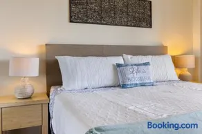 Ilikai Collection 4 Amazing direct ocean and lagoon views and beachfront property - Image 5