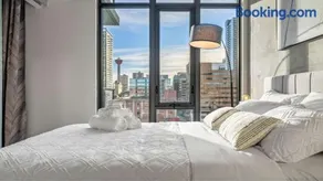 Miso 2 BD - Skyline View Patio Gym Pool & AC - Image 4