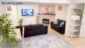 Applewood Gardens Apartment - Image 3