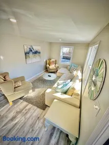 Londontowne Hideaway - Image 1