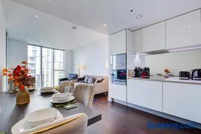 Luxe 2BR 2BA Thames View Sky terrace Gym - Image 3