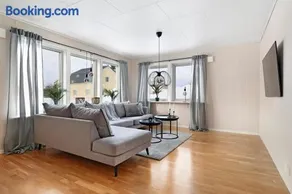 Guestly Homes - Homely 2BR Apartment with 3 Beds - Image 1