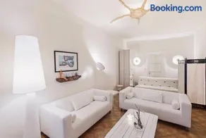 Cambara Garden Oasis in Aegina, BBQ & Private Parking - Image 2