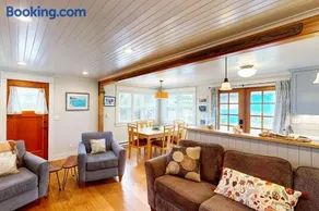 Rockaway Beach Bungalow - Image 3