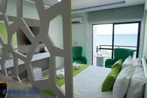 Lazuli Sea View-Beachfront Ap 405 - Image 3