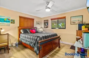 Waterfront Room with Private Bathroom Near PBIA & Lake Osborne - Image 3