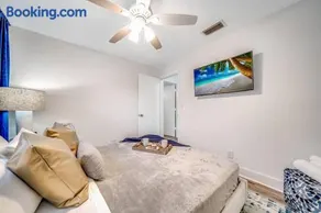 Stylish - Water View Condo - Palm Wave Says - Image 1