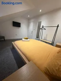 2 Bedroom Serviced Apartment in Loftus - Image 5