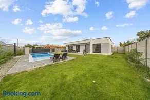 Klimatizovaný Apartmánový dom s vyhrievaným bazénom, 10B - Image 2