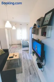 Newly adapted Studio 88 with free parking - Image 2