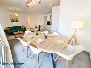 Exclusive City Retreat- 3 bedrooms, Terrace&Parking - Image 4