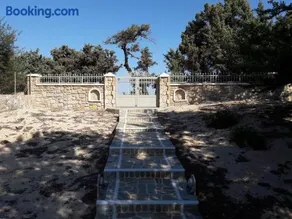Elafonisos: Two storey house on the sea front - Image 2