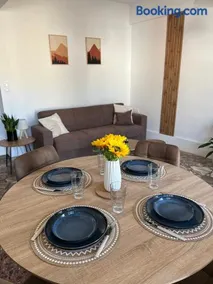 Aura 1 Apartment in Samos Town - Image 1