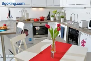 Paris Apartment - Image 5
