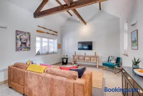 Gorgeous 1-bed city apartment, sleeps 4 - Image 2