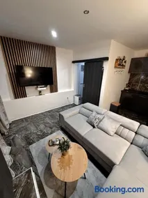La Monique - Luxury Nautical Apartment - Image 1