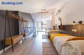 Duplex with terrace near Bcn - Image 1