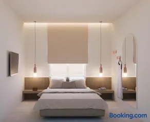 Venice Studios & Apartments - Image 1