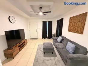 Ambient Apartments Near University Dr - Image 4