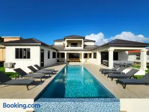 Mullins Bay View - 4 Bed - Sea View, Infinity Pool - Image 1