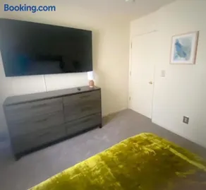 240 Overbrook NEW Franks funky and fashionable furnished home - Image 3
