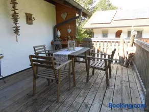 Gradevole appartamento adatto alle famiglie con terrazza, griglia e giardino | Vista sul giardino - Image 3