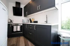 2 Bed Flat near Stadium with Street Parking by CTO Serviced Apartments - Image 3