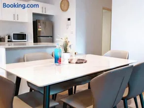 Bright Chatswood Apartment Walk to Everything - Image 3