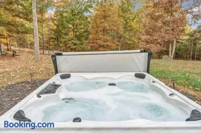 Modern Lake Acess Retreat, Hot Tub, Pet Friendly! - Image 1
