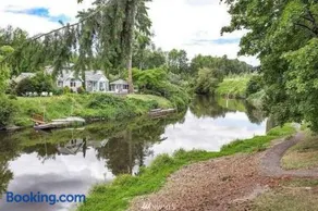 Bothell River house - Image 1