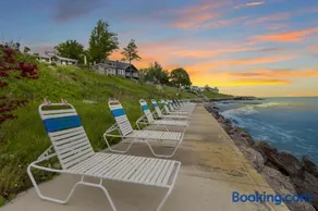 Lakefront Beach House - Sauna & Steam Pod Retreat - Image 1