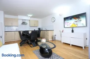Gorgeous 2 bedroom 2 bathroom Woolwich - Image 1